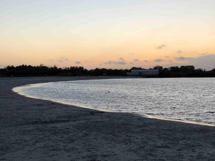 Вилла Gezellige Pipo Met Grote Schommel Aan Het Water Медемблик Экстерьер фото